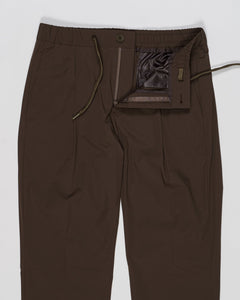 Elastic with drawstring waist
Zip and button fastening
Slanted pockets
Welted pockets on the back
Article: PT000077U 12691Z
Color: 7400 / Green Herno Nylon Stretch Trousers / Green