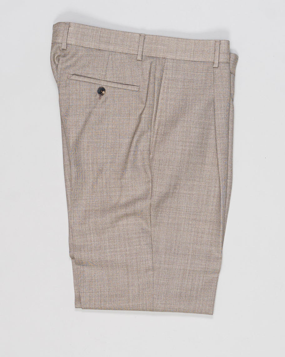 Belt loops
Single pleat
Slanted side pockets
Welted back pockets with buttons
Composition: 100% Wool
Article: PE0595
Model: C518AZ
Color: 0580 / Light Taupe&nbsp;
Made in Italy Caruso Wool Trousers / Light Taupe