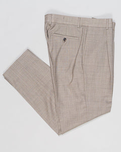 Belt loops
Single pleat
Slanted side pockets
Welted back pockets with buttons
Composition: 100% Wool
Article: PE0595
Model: C518AZ
Color: 0580 / Light Taupe&nbsp;
Made in Italy Caruso Wool Trousers / Light Taupe