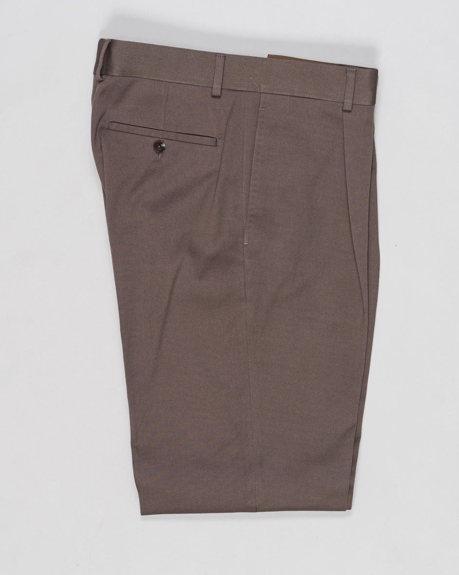 Belt loops
Single pleat
Slanted side pockets
Welted back pockets with buttons
Composition: 98% Cotton 2% Elastan
Article: 509563
Model: C518AZH
Color: 0560 / Taupe
Made in Italy
Caruso Cotton Twill Trousers / Taupe