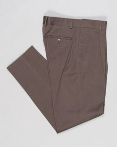 Belt loops
Single pleat
Slanted side pockets
Welted back pockets with buttons
Composition: 98% Cotton 2% Elastan
Article: 509563
Model: C518AZH
Color: 0560 / Taupe
Made in Italy
Caruso Cotton Twill Trousers / Taupe