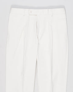 Belt loops
Single pleat
Slanted side pockets
Welted back pockets with buttons
Composition: 98% Cotton 2% Elastan
Article: 509563
Model: C518AZH
Color: 0590 / Off White
Made in Italy
Caruso Cotton Twill Trousers / Off White