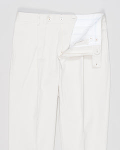 Belt loops
Single pleat
Slanted side pockets
Welted back pockets with buttons
Composition: 98% Cotton 2% Elastan
Article: 509563
Model: C518AZH
Color: 0590 / Off White
Made in Italy
Caruso Cotton Twill Trousers / Off White
