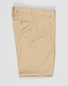 Belt loops
Single pleat
Slanted side pockets
Welted back pockets with buttons
Composition: 98% Cotton 2% Elastan
Article: 509563
Model: C518AZH
Color: 0580 / Beige
Made in Italy
Caruso Cotton Twill Trousers / Beige