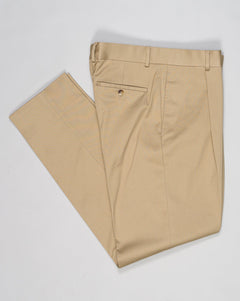 Belt loops
Single pleat
Slanted side pockets
Welted back pockets with buttons
Composition: 98% Cotton 2% Elastan
Article: 509563
Model: C518AZH
Color: 0580 / Beige
Made in Italy
Caruso Cotton Twill Trousers / Beige