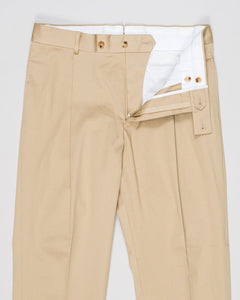 Belt loops
Single pleat
Slanted side pockets
Welted back pockets with buttons
Composition: 98% Cotton 2% Elastan
Article: 509563
Model: C518AZH
Color: 0580 / Beige
Made in Italy
Caruso Cotton Twill Trousers / Beige
