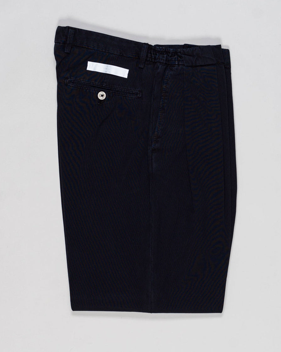 Article: 300519
Model: Portobellod
Color: Navy / 511
Composition: 100% Cotton
Lining: 100% Cotton
Belt loops
Slanted side pockets
Made in Naples, Italy Briglia Portobello Cotton Trousers / Navy