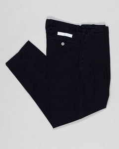 Article: 300519
Model: Portobellod
Color: Navy / 511
Composition: 100% Cotton
Lining: 100% Cotton
Belt loops
Slanted side pockets
Made in Naples, Italy Briglia Portobello Cotton Trousers / Navy