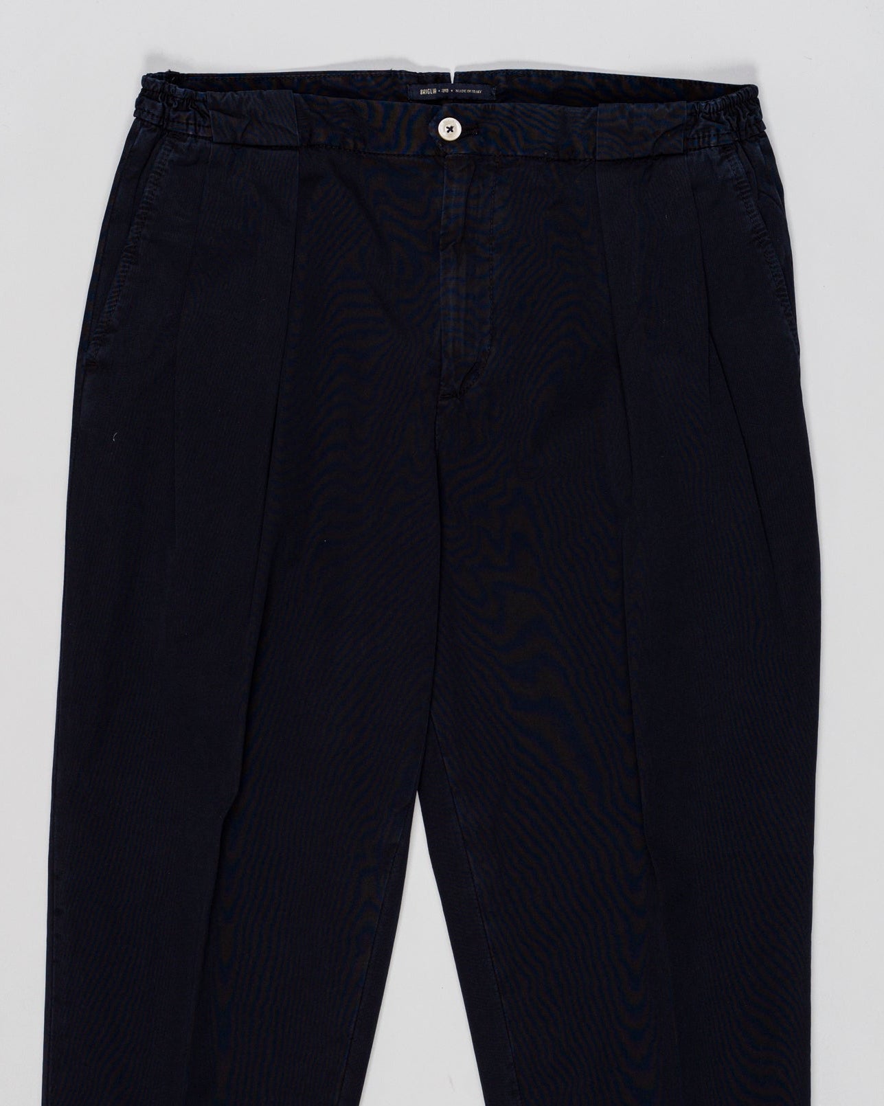 Article: 300519
Model: Portobellod
Color: Navy / 511
Composition: 100% Cotton
Lining: 100% Cotton
Belt loops
Slanted side pockets
Made in Naples, Italy Briglia Portobello Cotton Trousers / Navy