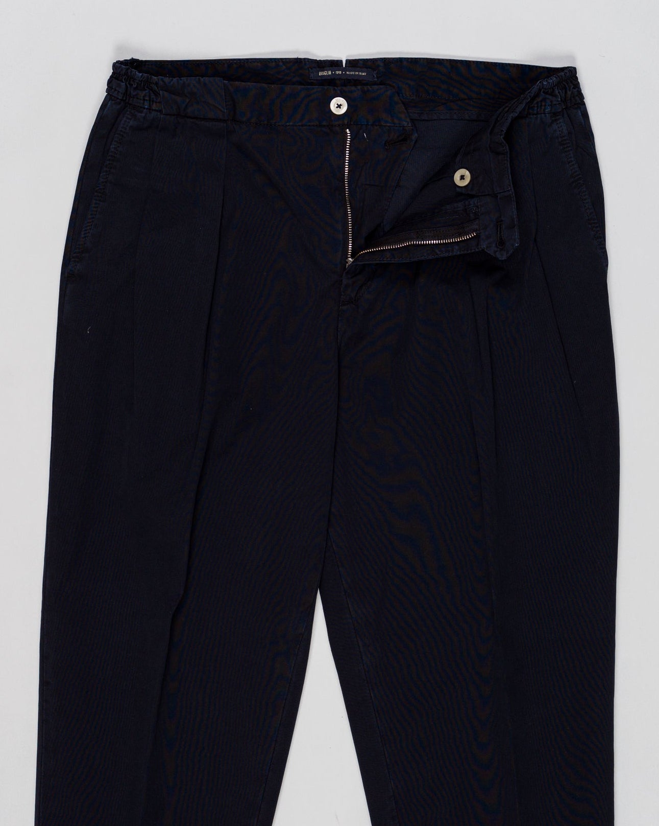 Article: 300519
Model: Portobellod
Color: Navy / 511
Composition: 100% Cotton
Lining: 100% Cotton
Belt loops
Slanted side pockets
Made in Naples, Italy Briglia Portobello Cotton Trousers / Navy