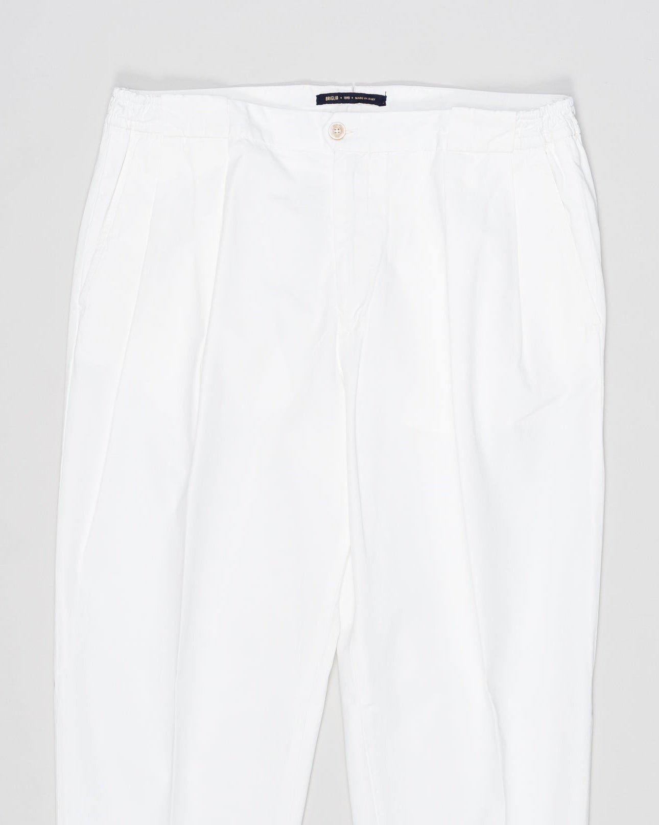 Article: 300519
Model: Portobellod
Color: White / 5120
Composition: 100% Cotton
Lining: 100% Cotton
Belt loops
Slanted side pockets
Made in Naples, Italy Briglia Portobello Cotton Trousers / White