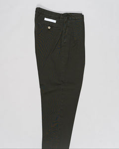 Article: 300519
Model: Portobellod
Color: Dark Green / 582
Composition: 100% Cotton
Lining: 100% Cotton
Belt loops
Slanted side pockets
Made in Naples, Italy Briglia Portobello Cotton Trousers / Dark Green