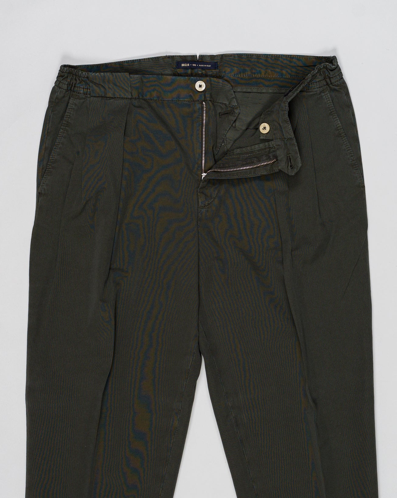 Article: 300519
Model: Portobellod
Color: Dark Green / 582
Composition: 100% Cotton
Lining: 100% Cotton
Belt loops
Slanted side pockets
Made in Naples, Italy Briglia Portobello Cotton Trousers / Dark Green