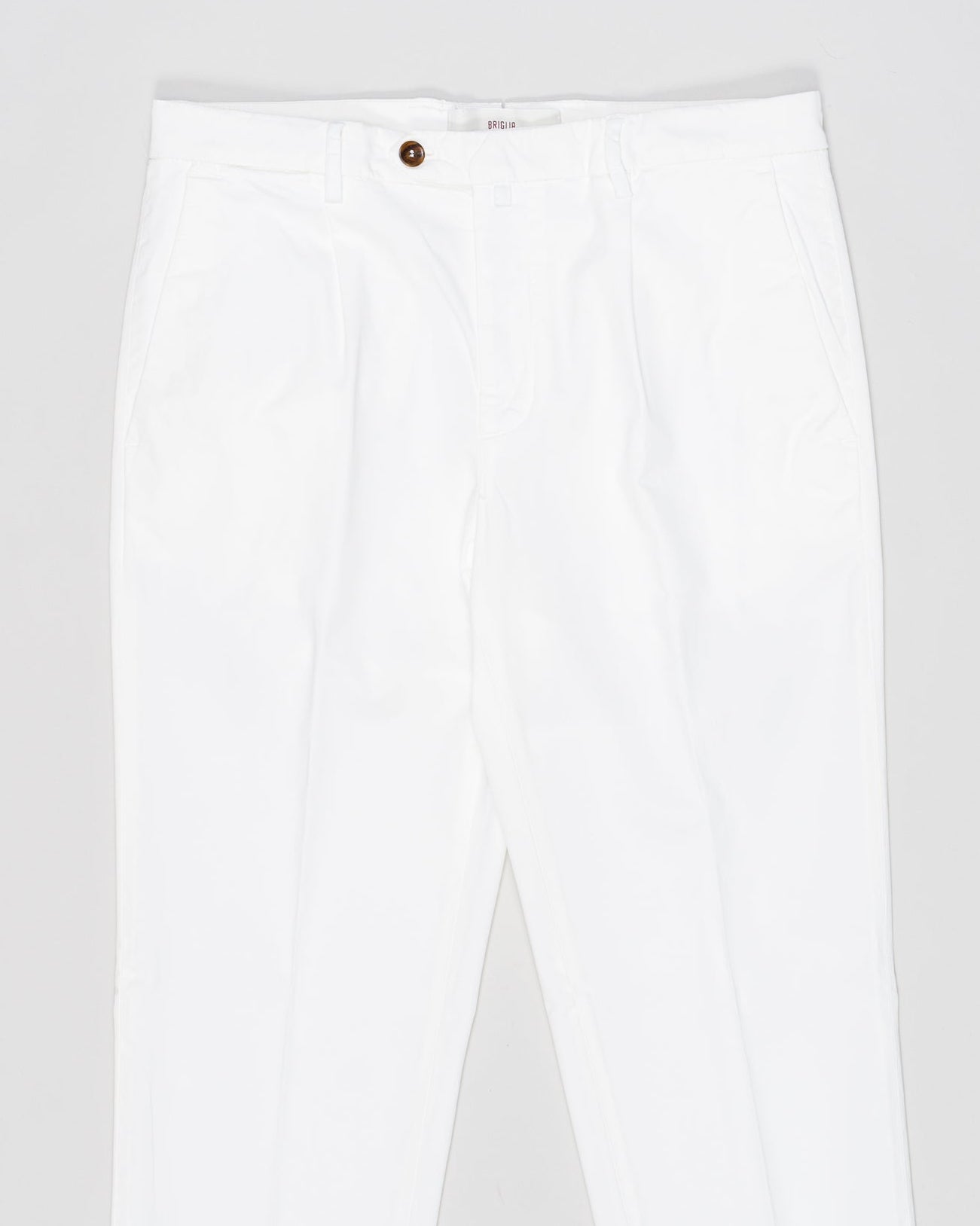 Article: 300051
Model: BG21
Color: Latte / 120
Composition: 64% Tencel 32% Cotton 4% Elastan
Lining: 100% Cotton
Single pleat
Belt loops
Slanted side pockets
Made in Naples, Italy Briglia Garment Dyed Chinos / Latte