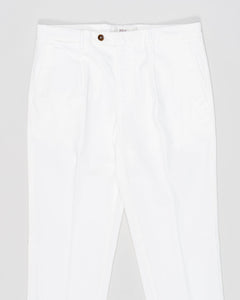 Article: 300051
Model: BG21
Color: Latte / 120
Composition: 64% Tencel 32% Cotton 4% Elastan
Lining: 100% Cotton
Single pleat
Belt loops
Slanted side pockets
Made in Naples, Italy Briglia Garment Dyed Chinos / Latte