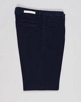 Article: 300051
Model: BG21
Color: Navy / 11
Composition: 64% Tencel 32% Cotton 4% Elastan
Lining: 100% Cotton
Single pleat
Belt loops
Slanted side pockets
Made in Naples, Italy Briglia Garment Dyed Chinos / Navy