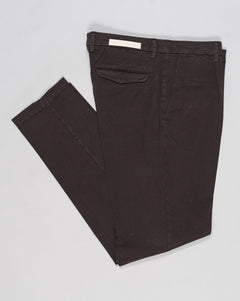 Article: 300051
Model: BG21
Color: Brown / 46
Composition: 64% Tencel 32% Cotton 4% Elastan
Lining: 100% Cotton
Single pleat
Belt loops
Slanted side pockets
Made in Naples, Italy Briglia Garment Dyed Chinos / Brown