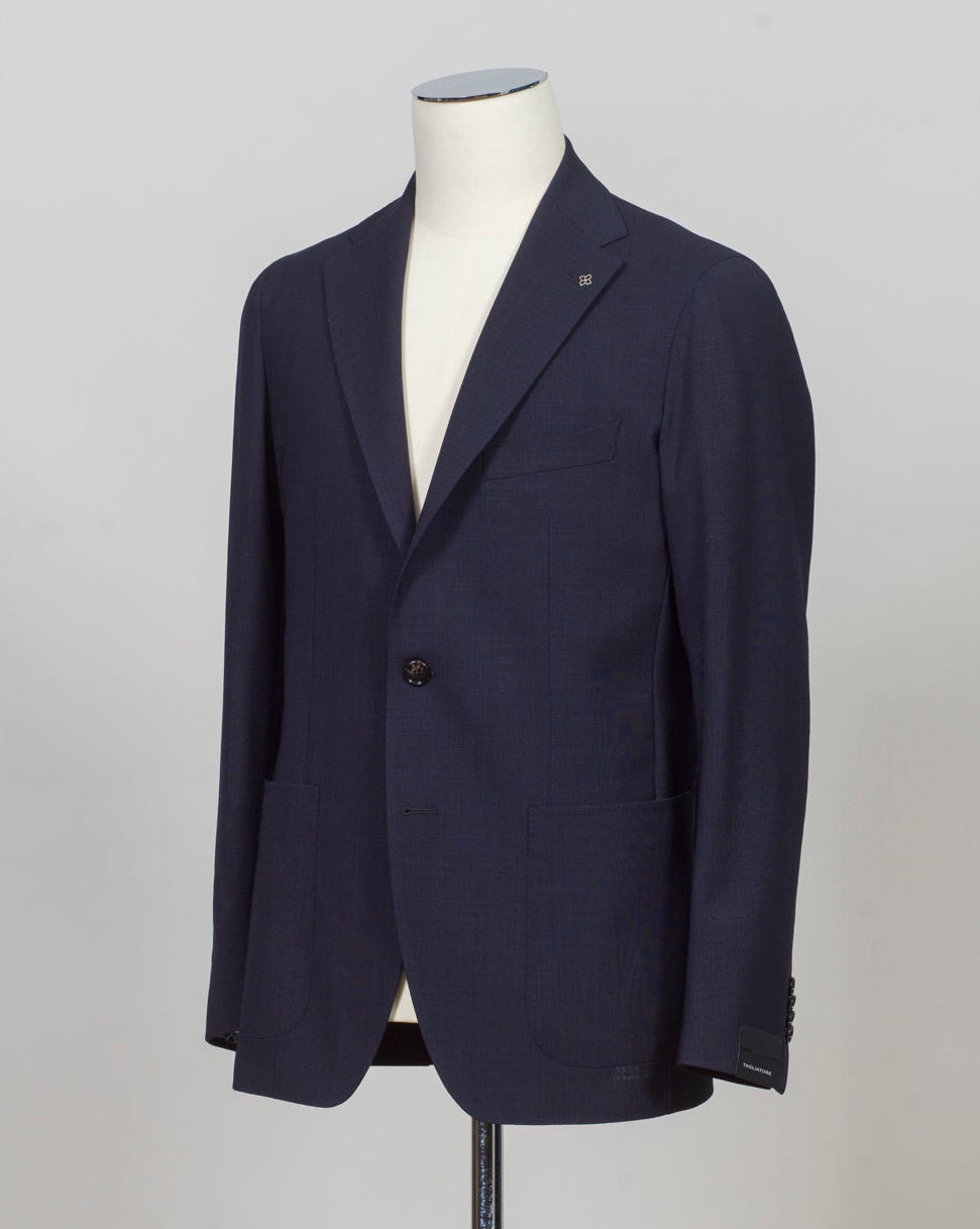Single breasted
Notch lapel
Unlined
Unconstructed shoulder
Rounded chest pocket
Patch side pockets
Model: 1SHO22K-- PE
Art. 150185 U
Col B3199 Navy
Bot 9M
100% wool&nbsp;
Made in Italy Tagliatore Jacket / Navy