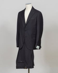 Single breasted
Notch lapel
Two buttons in front
Four sleeve buttons
Welted chest pocket
Flap side pockets
Side adjusters
Slanted pockets
1 pleat in front
Unfinished hem
Modello: Sorrento
Hand finished&nbsp;
Half canvas
Half lined
Composition: 100% wool
Article: A271021
Col. Black
Made in Napoli, Italy Luigi Borrelli Suit / Black