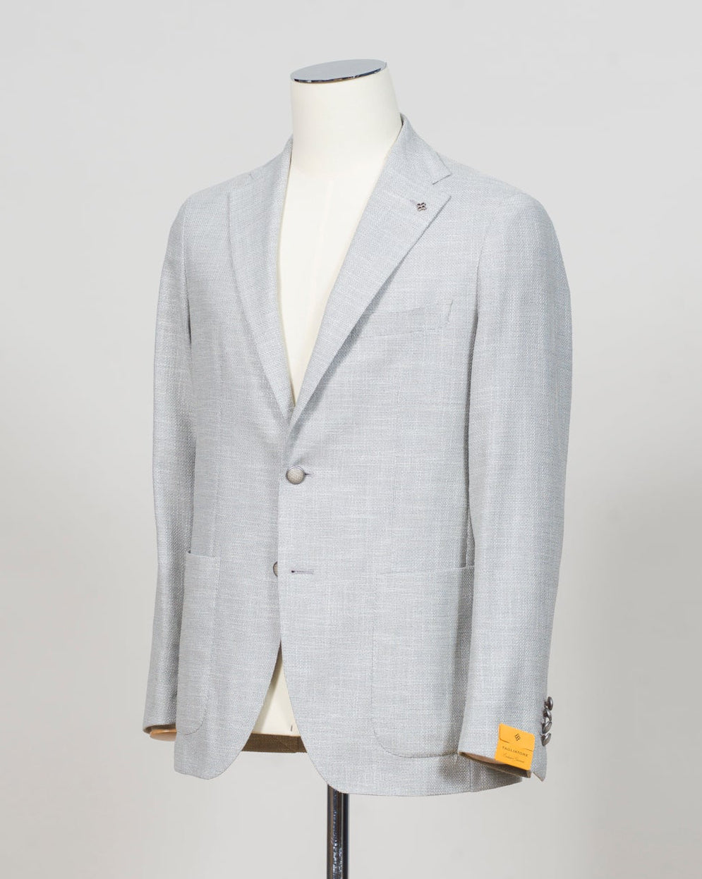 Single breasted
Notch lapels
Welted chest pocket
Patch side pockets
Unconstructed shoulder
Unlined
4 sleeve buttons
Model: 1SHO22KK--
Art. C90057 U
Col EP921
48% virgin wool, 24% silk, 20% cotton, 5% polyamide, 3% elastane
Made in Italy Tagliatore Hopsack Jacket / Light Grey