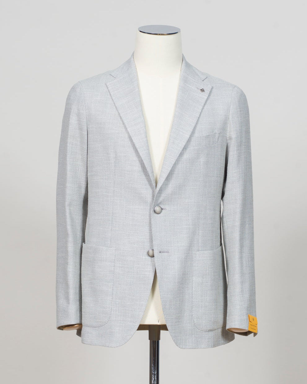 Single breasted
Notch lapels
Welted chest pocket
Patch side pockets
Unconstructed shoulder
Unlined
4 sleeve buttons
Model: 1SHO22KK--
Art. C90057 U
Col EP921
48% virgin wool, 24% silk, 20% cotton, 5% polyamide, 3% elastane
Made in Italy Tagliatore Hopsack Jacket / Light Grey