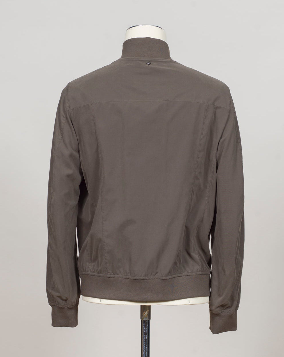 Composition: 87%PL 13%PA&nbsp;
Color: Military / 39&nbsp;
Article: S10MUC729-349
Two-way zip
Two buttoned pockets in front
Buttoned pockets inside
Ribbed collar, cuffs and hem
Unlined Montecore Technical Bomber Jacket / Military