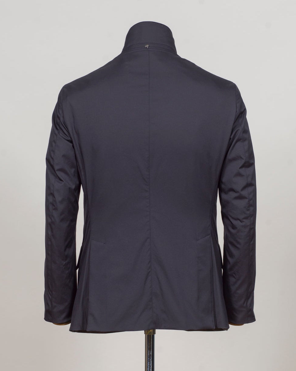 Composition: 95% Polyamide 5% Polyurethane
Filling: 90% Down 10% Feathers
Color: Navy / 99
Article: S10MUCX935
Removable bib
Two-way zip
Buttons on front
Zipped pockets inside
Made in PRC Montecore Lightweight Down Jacket / Navy