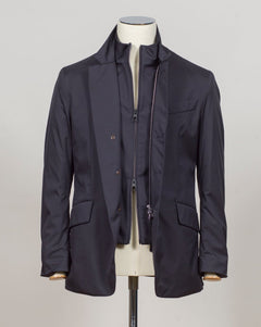 Composition: 95% Polyamide 5% Polyurethane
Filling: 90% Down 10% Feathers
Color: Navy / 99
Article: S10MUCX935
Removable bib
Two-way zip
Buttons on front
Zipped pockets inside
Made in PRC Montecore Lightweight Down Jacket / Navy