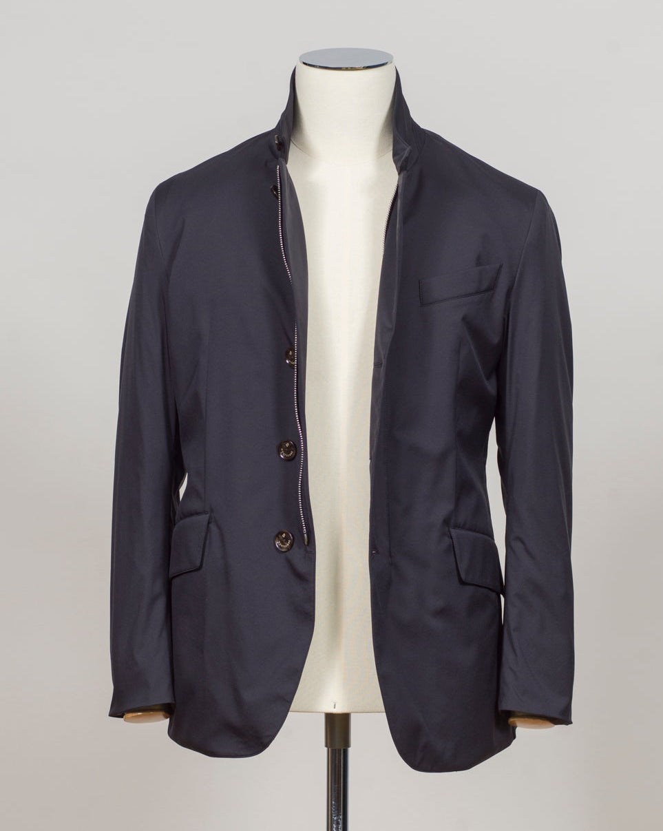 Composition: 95% Polyamide 5% Polyurethane
Filling: 90% Down 10% Feathers
Color: Navy / 99
Article: S10MUCX935
Removable bib
Two-way zip
Buttons on front
Zipped pockets inside
Made in PRC Montecore Lightweight Down Jacket / Navy