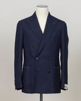 Double breasted, 6 buttons
Peak lapel
Four sleeve buttons
Welted chest pocket
Patch side pockets
Modello: Sorrento
Hand finished&nbsp;
Half canvas
Half lined
Composition: 100% wool
Article: G271012
Col. Navy blue
Made in Napoli, Italy Luigi Borrelli Double Breasted Jacket / Navy