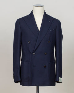 Double breasted, 6 buttons
Peak lapel
Four sleeve buttons
Welted chest pocket
Patch side pockets
Modello: Sorrento
Hand finished&nbsp;
Half canvas
Half lined
Composition: 100% wool
Article: G271012
Col. Navy blue
Made in Napoli, Italy Luigi Borrelli Double Breasted Jacket / Navy