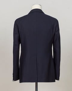 Shawl collar, 1 Button
Single breasted
Welted chest pocket
Jetted side pockets
Unconstructed shoulder
Fully lined
4 sleeve buttons
Belt loops
Slanted side pockets
Unfinished hem
Model: 2FVK18A01 PETG, Vesuvio
Art. 060097 U
Col B1139
Wool Crepe Super 110´s
99% wool 1%elastane
Made in Italy Tagliatore Festive Shawl Collar Suit / Navy