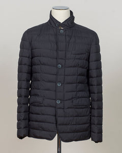 In-Tech™&nbsp;Alternative Down
Light insulation
Water repellent
Breathable
External layer 100% Polyamide (Nylon)
Internal padding 100% Polyester&nbsp;
Light insulation
Buttons and Zip fastening in front
Straight flap pockets
Article: PC0008ULE 12456Z
Color: 9200 / Navy Herno Quilted Jacket / Navy