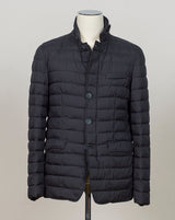 In-Tech™&nbsp;Alternative Down
Light insulation
Water repellent
Breathable
External layer 100% Polyamide (Nylon)
Internal padding 100% Polyester&nbsp;
Light insulation
Buttons and Zip fastening in front
Straight flap pockets
Article: PC0008ULE 12456Z
Color: 9200 / Navy Herno Quilted Jacket / Navy