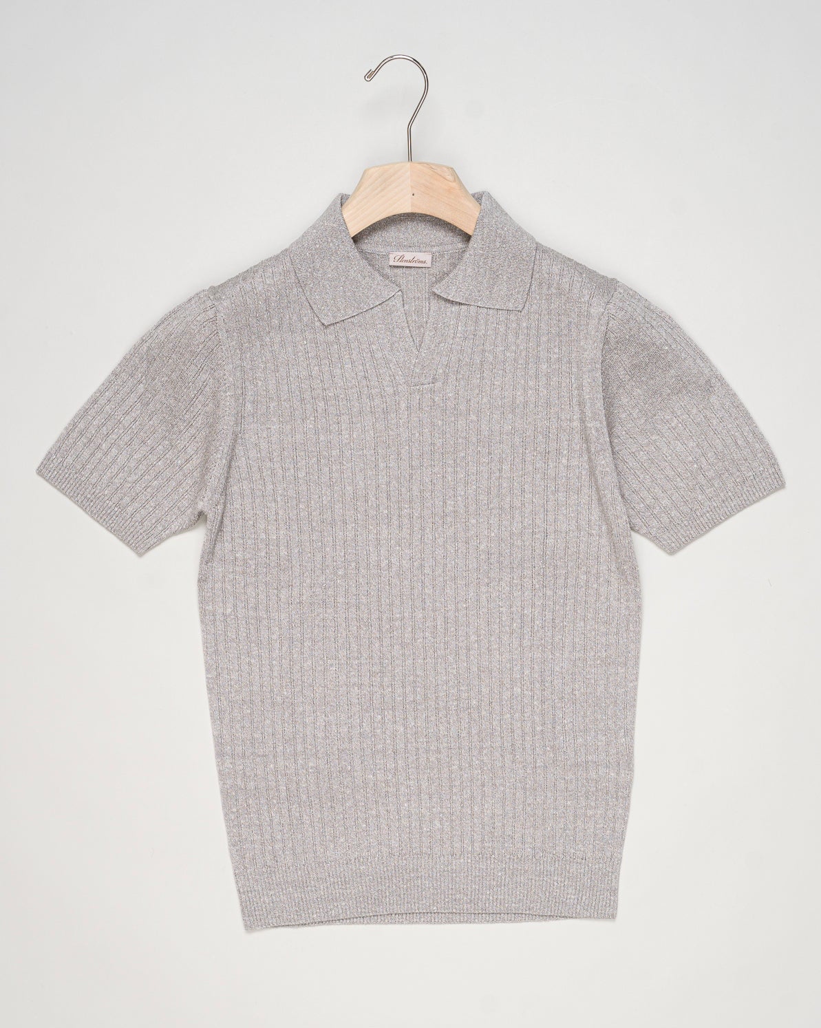 Art. 4203992558
Col. 260 Light Brown
54% Merino Wool 46% Linen Stenströms Ribbed Wool & Linen Polo / Light Brown