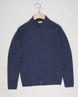 Art. 4203982558
Col. 170 Dark Blue
54% Merino Wool 46% Linen Stenströms Ribbed Wool &amp; Linen Cardigan / Dark Blue