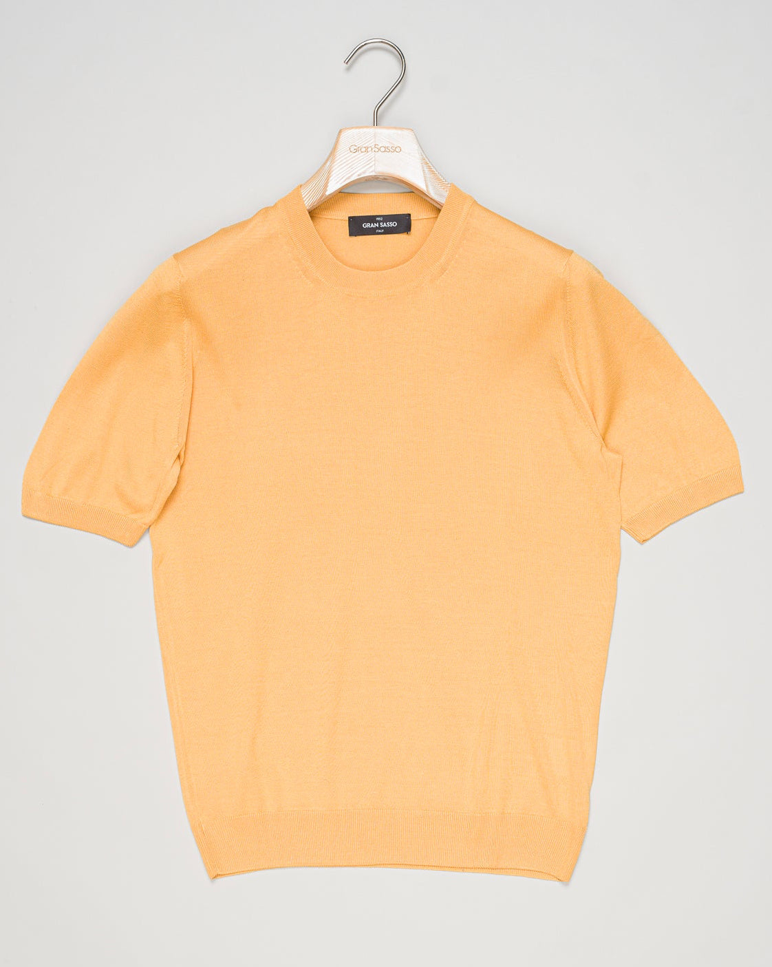 Composition: 100% Silk
Color: 320 / Yellow
Article: 43112 / 23503
Model: Paricollo M/M
Made in Italy Gran Sasso Knitted Silk T-Shirt / Yellow