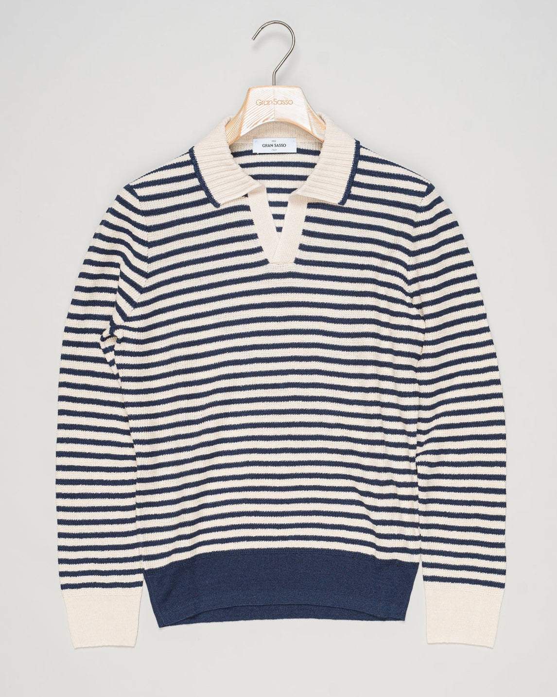 57150/18669
Col. 598 Navy & White&nbsp;
68% Linen 32% Cotton
Made in Italy Gran Sasso Striped Polo Shirt / Navy & White