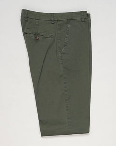 Composition: 98% Cotton 2% Elastan
Model: Sauma22-GD
Article: PU19SAUMA22-GDTS0001X
Color: &nbsp;Verdearmy3727, Green
Made in Martina Franca, Puglia, Italy Berwich Garment Dyed Cotton Chinos / Verde
