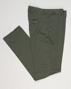 Composition: 98% Cotton 2% Elastan
Model: Sauma22-GD
Article: PU19SAUMA22-GDTS0001X
Color: &nbsp;Verdearmy3727, Green
Made in Martina Franca, Puglia, Italy Berwich Garment Dyed Cotton Chinos / Verde