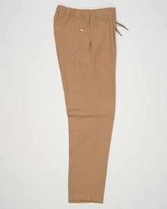 Main fabric: 70% Linen 30% Cotton
Lining: 100% Cotton
Elastic with drawstring waist
Zip and button fastening
Slanted pockets
Welted back pockets
Article: PT000185U 17147
Color: 2157 / Camel Herno Linen &amp; Cotton Trousers / Camel