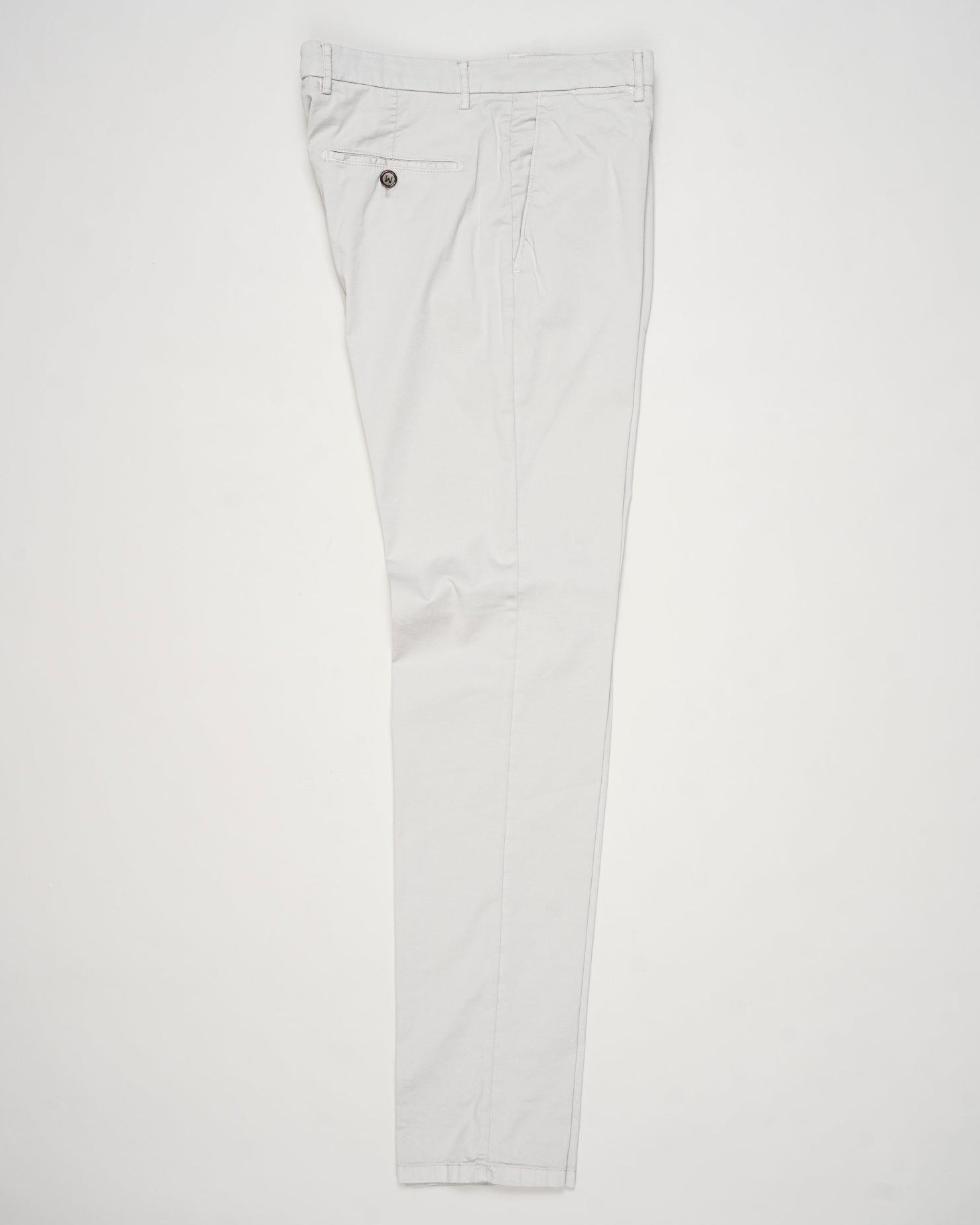 Mod. Vulcano23-GD
Garment dyed
Art. dv0955x
Col. Pomice 008
85% cotton, 11% silk, 4% elastane
Made in Martina Franca, Italy Berwich Garment Dyed Cotton & Silk Chinos / Pomice