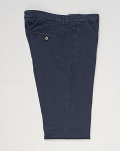 Mod. Vulcano23-GD
Garment dyed
Art. dv0955x
Col. Navy 665
85% cotton, 11% silk, 4% elastane
Made in Martina Franca, Italy Berwich Garment Dyed Cotton &amp; Silk Chinos / Navy