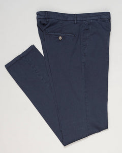 Mod. Vulcano23-GD
Garment dyed
Art. dv0955x
Col. Navy 665
85% cotton, 11% silk, 4% elastane
Made in Martina Franca, Italy Berwich Garment Dyed Cotton &amp; Silk Chinos / Navy