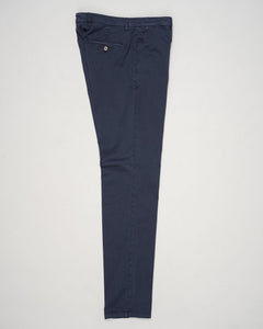 Mod. Vulcano23-GD
Garment dyed
Art. dv0955x
Col. Navy 665
85% cotton, 11% silk, 4% elastane
Made in Martina Franca, Italy Berwich Garment Dyed Cotton &amp; Silk Chinos / Navy