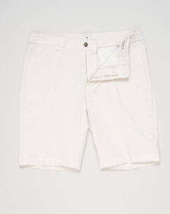 Model: ber_muda elax-GD
Article: ts0001x
Composition:&nbsp;98% Cotton, 2% Elastane
Color: 802 Latte
Made in Martina Franca, Italy Berwich Garment Dyed Cotton Shorts / Latte