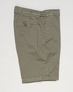 Model: ber_muda elax-GD
Article: ts0001x
Composition:&nbsp;98% Cotton, 2% Elastane
Color: 972 Verde
Made in Martina Franca, Italy Berwich Garment Dyed Cotton Shorts / Verde