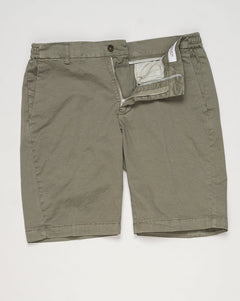 Model: ber_muda elax-GD
Article: ts0001x
Composition:&nbsp;98% Cotton, 2% Elastane
Color: 972 Verde
Made in Martina Franca, Italy Berwich Garment Dyed Cotton Shorts / Verde