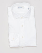 Cutaway collar
Curved hem
Front placket
100% linen
Art. TC 162
Mod. 65/TC
Color: 100 White Ghirardelli Linen Shirt / White