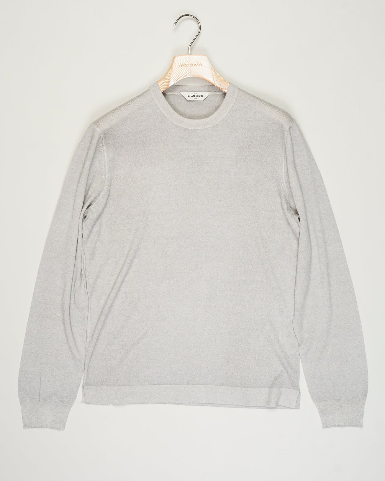 Composition: 100% Cashmere
Color: 008 / Light Grey
Article: 43132 / 26220
Model: Paricollo M/L
Made in Italy Gran Sasso Cashmere Crew Neck / Light Grey